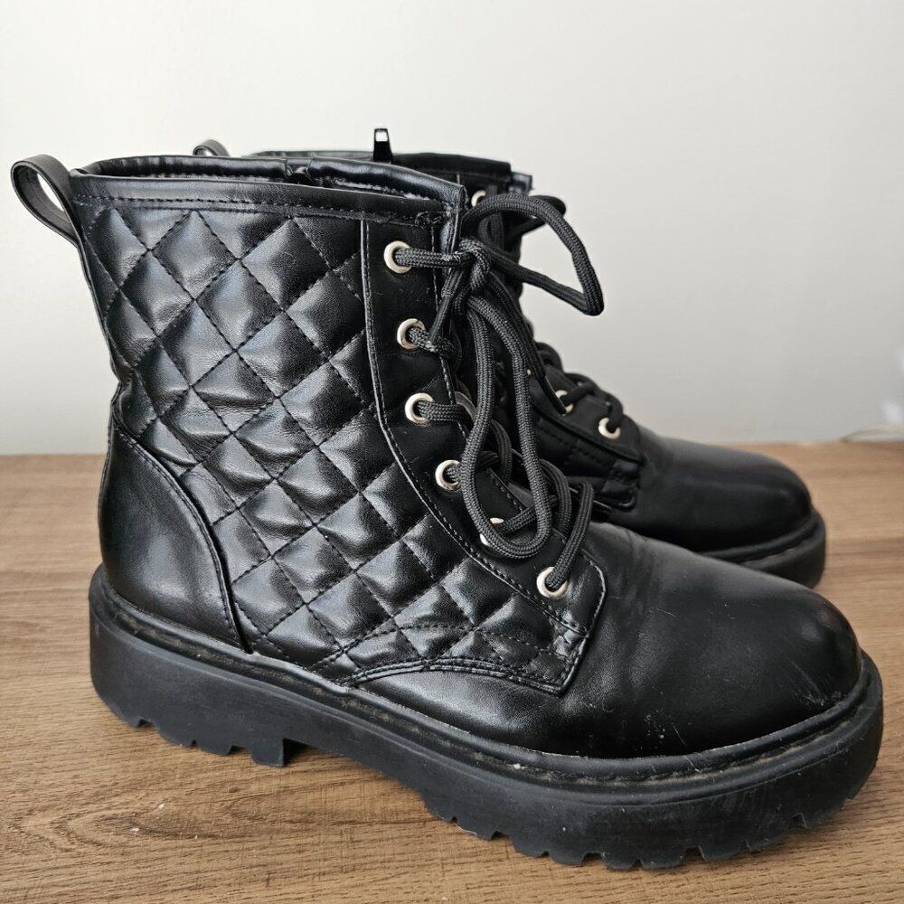 EUC STEVE MADDEN JROCKK PU UPPER BLACK QUILTED BOOTS SIZE 5 BIG KIDS (GIRLS)